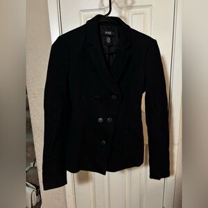 Black blazer
Normal wear
